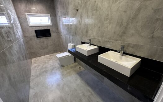 Casa Alto Padrão de 4 Suítes