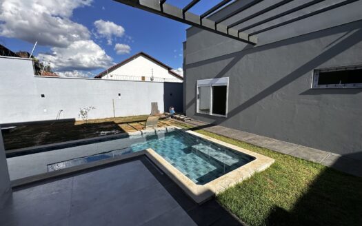 Casa Alto Padrão de 4 Suítes