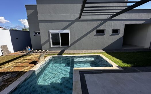 Casa Alto Padrão de 4 Suítes