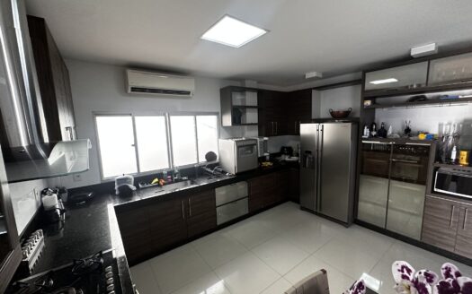 Sobrado de 4 Quartos