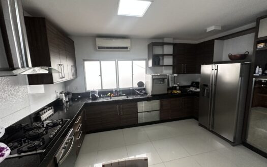 Sobrado de 4 Quartos