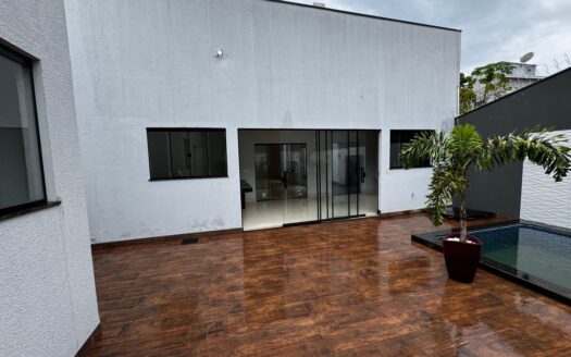 Casa de 5 Suítes na 106 Norte