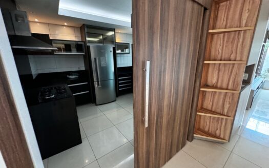 Sobrado em Condomínio 4 Suítes