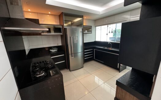 Sobrado em Condomínio 4 Suítes