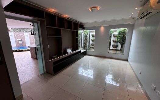 Sobrado em Condomínio 4 Suítes