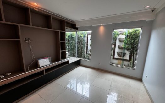 Sobrado em Condomínio 4 Suítes