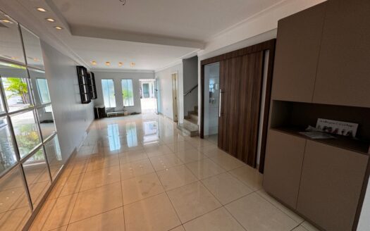 Sobrado em Condomínio 4 Suítes