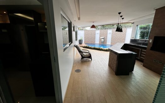 Sobrado em Condomínio 4 Suítes