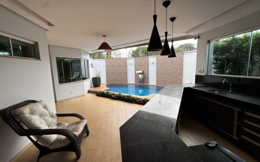 Sobrado em Condomínio 4 Suítes