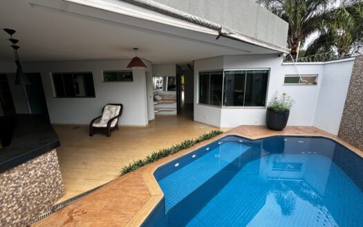 Sobrado em Condomínio 4 Suítes