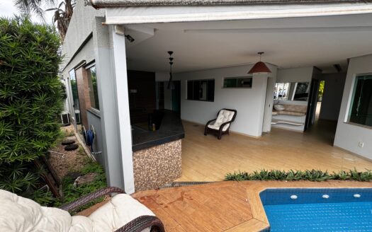 Sobrado em Condomínio 4 Suítes