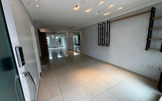 Sobrado em Condomínio 4 Suítes