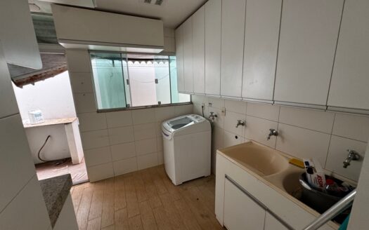 Sobrado em Condomínio 4 Suítes