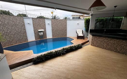 Sobrado em Condomínio 4 Suítes