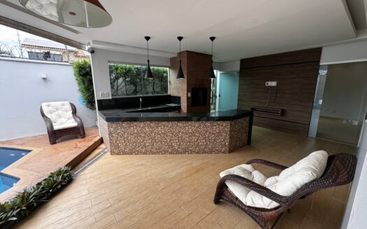 Sobrado em Condomínio 4 Suítes