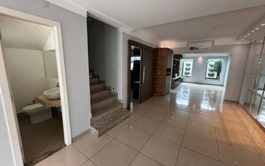 Sobrado em Condomínio 4 Suítes