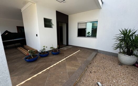 Casa de 4 Suítes e Escritório