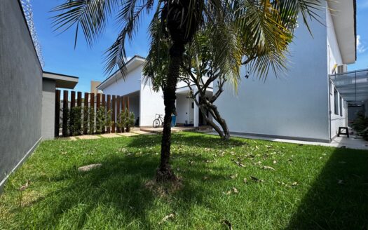 Casa de 4 Suítes e Escritório