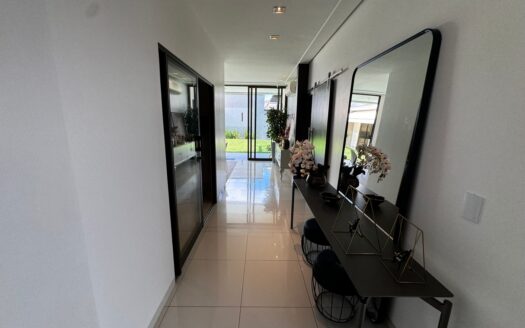 Casa de 4 Suítes e Escritório