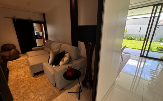 Casa de 4 Suítes e Escritório