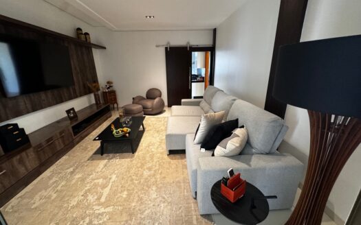 Casa de 4 Suítes e Escritório