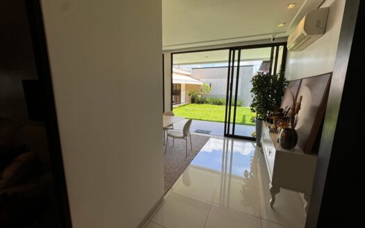 Casa de 4 Suítes e Escritório