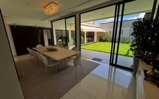 Casa de 4 Suítes e Escritório