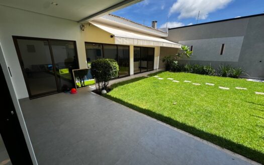 Casa de 4 Suítes e Escritório