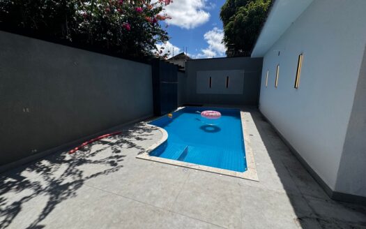 Casa de 4 Suítes e Escritório