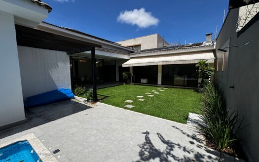 Casa de 4 Suítes e Escritório