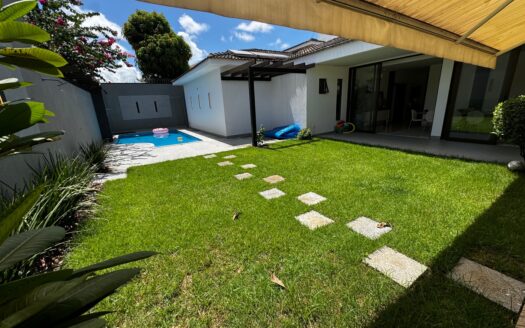 Casa de 4 Suítes e Escritório