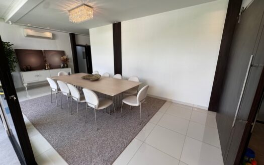 Casa de 4 Suítes e Escritório