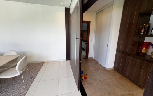 Casa de 4 Suítes e Escritório