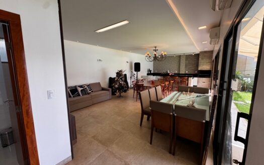 Casa de 4 Suítes e Escritório