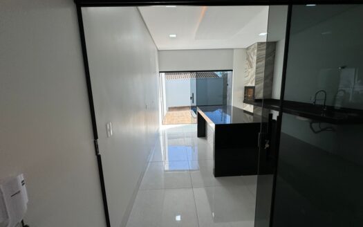 Casa com Piscina e Churrasqueira