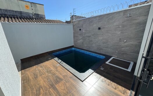 Casa com Piscina e Churrasqueira
