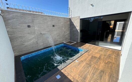 Casa com Piscina e Churrasqueira