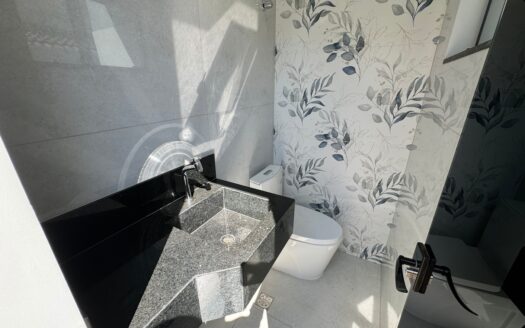 Casa com Piscina e Churrasqueira