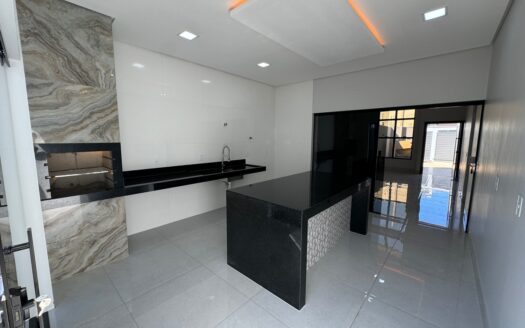 Casa com Piscina e Churrasqueira