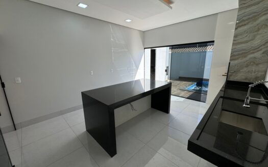 Casa com Piscina e Churrasqueira