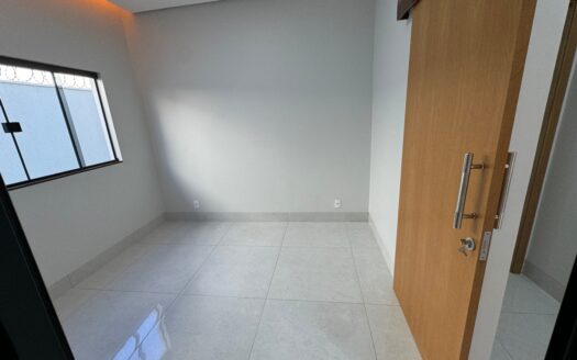 Casa com Piscina e Churrasqueira