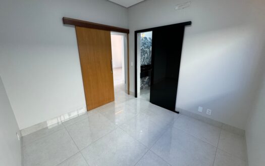 Casa com Piscina e Churrasqueira