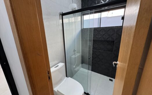 Casa com Piscina e Churrasqueira