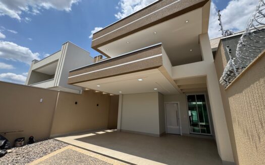 Casa com 3 Suítes e Piscina