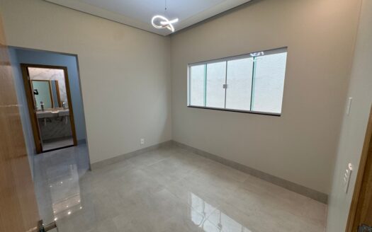 Casa com 3 Suítes e Piscina