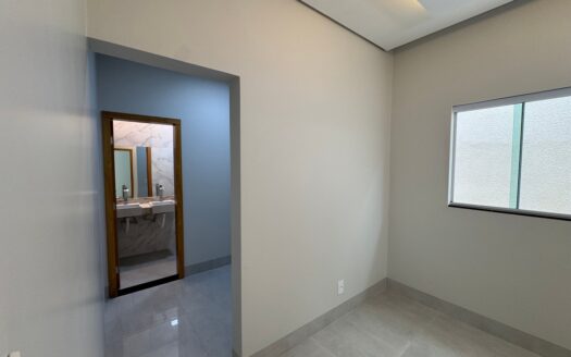 Casa com 3 Suítes e Piscina