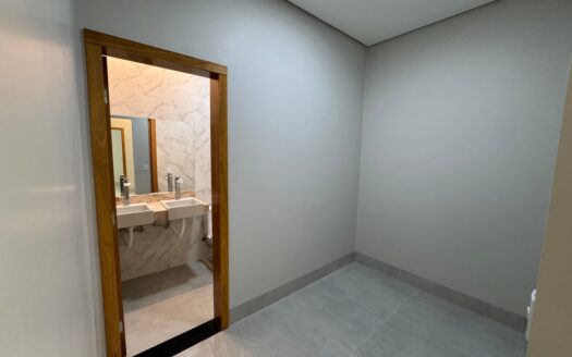 Casa com 3 Suítes e Piscina