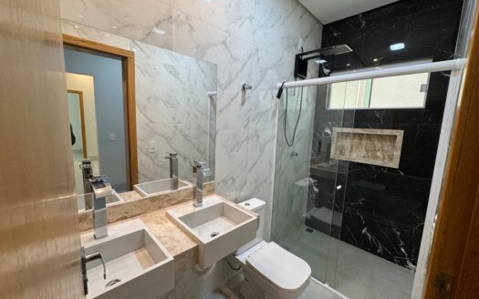 Casa com 3 Suítes e Piscina