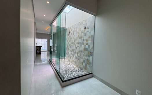 Casa com 3 Suítes e Piscina