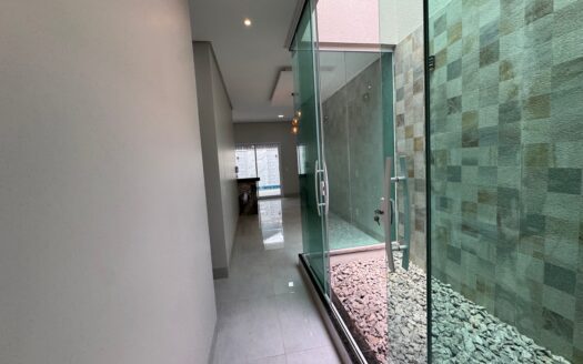 Casa com 3 Suítes e Piscina